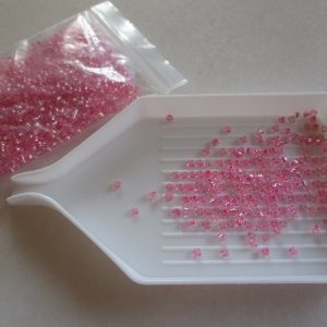 Perles de rocaille rose en verre